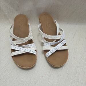 Skechers Luxefoam slight heel white sandals woman's size 7.5